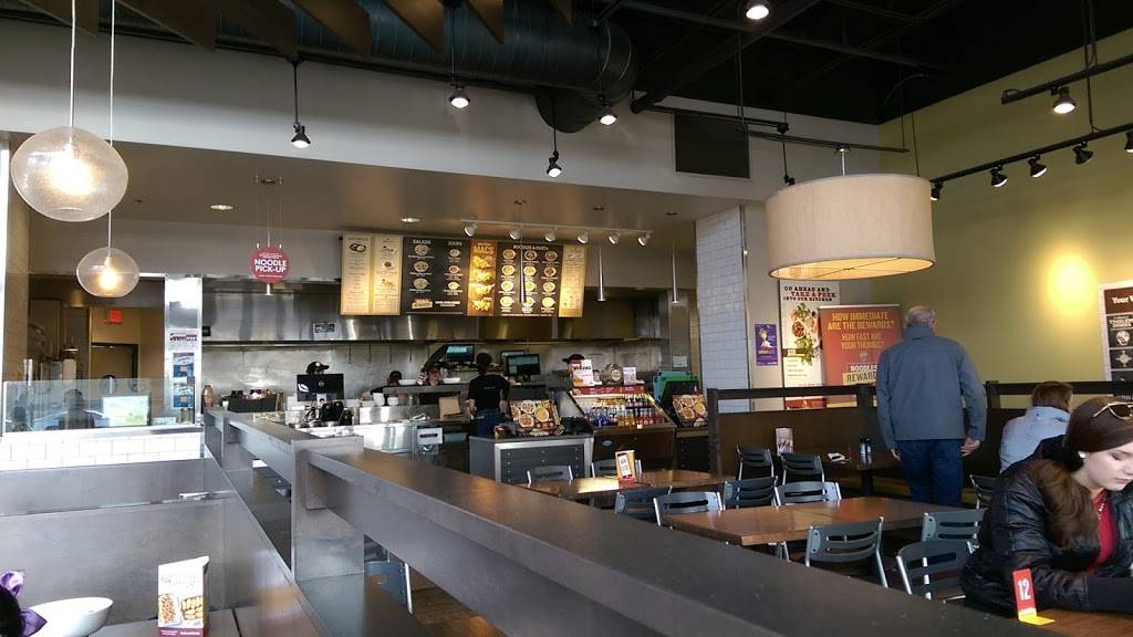 Noodles and Company | restaurant | 26425 Novi Rd, Novi, MI 48375, USA | 2485626221 OR +1 248-562-6221