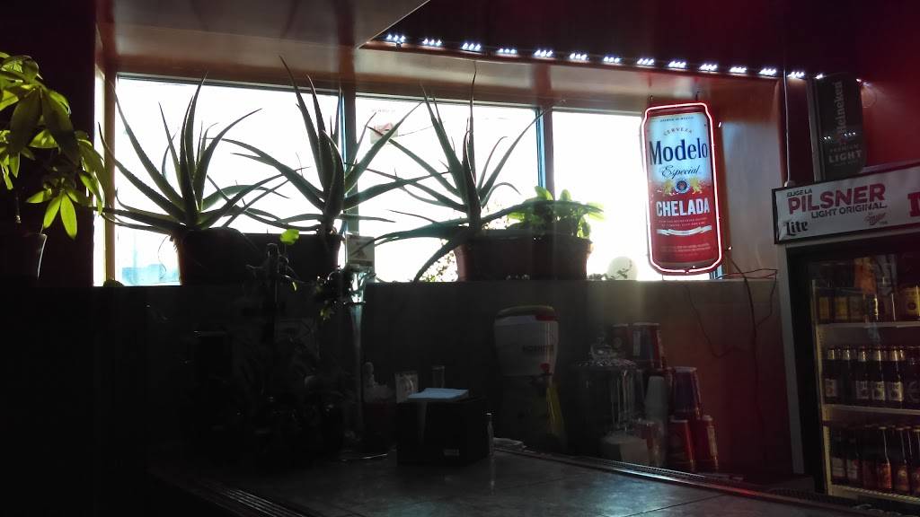 Mar Y Tierra Restaurant | restaurant | 3505 W Lake St, Melrose Park, IL 60160, USA | 7083454400 OR +1 708-345-4400