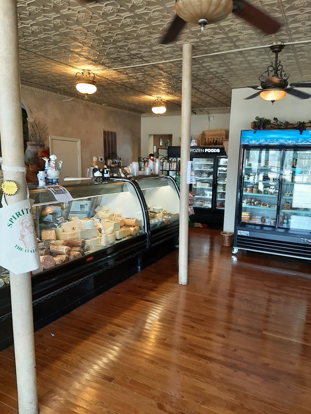 Spiritos Italian Grocery | restaurant | 228 W Main St, Collinsville, IL 62234, USA | 6183443256 OR +1 618-344-3256