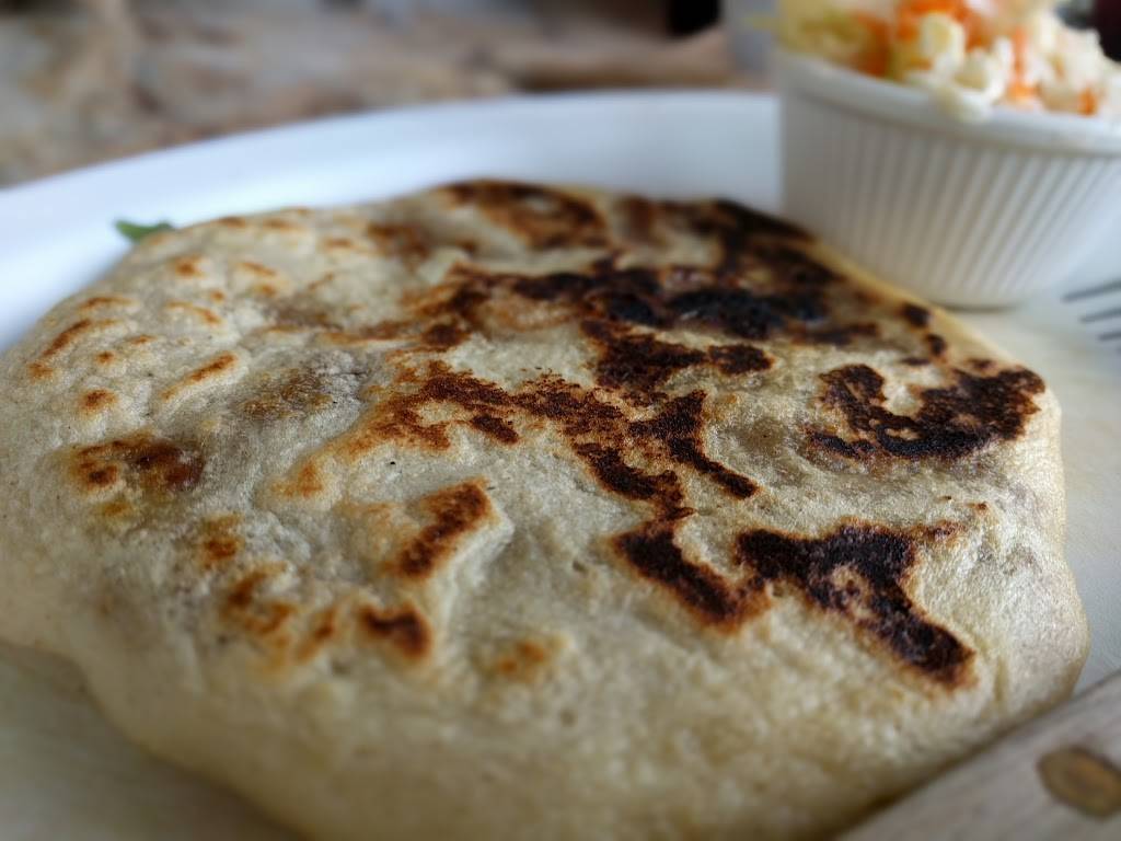 La Flor Pupusas Grill | restaurant | 2454 Loma Vista Dr, Sacramento, CA 95825, USA | 9164871549 OR +1 916-487-1549