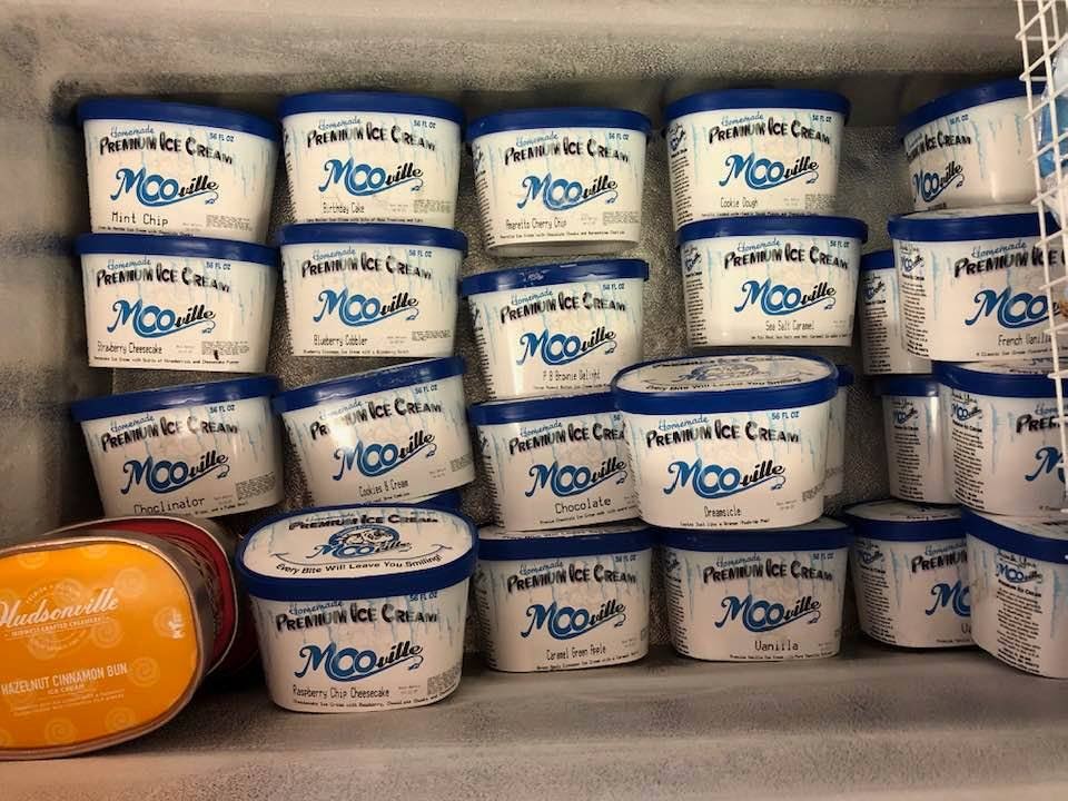 The Dawg House aka Finks | restaurant | 402 E Hwy St, Vicksburg, MI 49097, USA | 2696494117 OR +1 269-649-4117