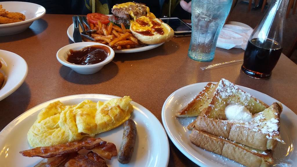 Dennys | restaurant | 600 S Frontage Rd, Wisconsin Dells, WI 53965, USA | 6082547825 OR +1 608-254-7825