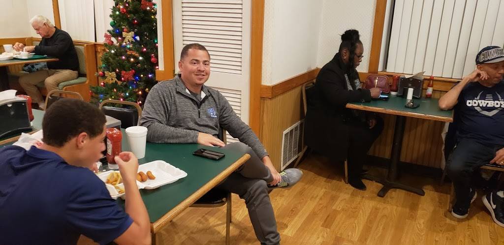 Golden Skillet | restaurant | 1301 E Memorial Dr, Ahoskie, NC 27910, USA | 2523325111 OR +1 252-332-5111