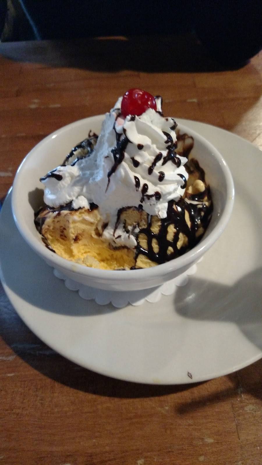 Kellys Bleachers Big Bend | restaurant | Vernon Ln, Big Bend, WI 53103, USA | 2626623600 OR +1 262-662-3600