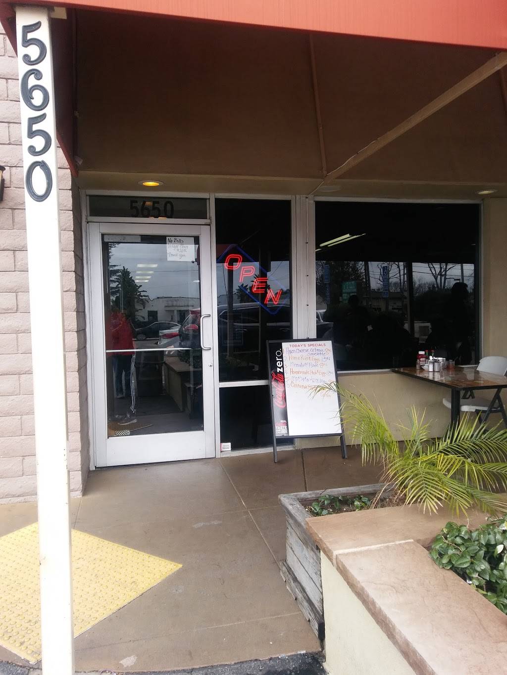 Flos #2 Family Restaurant | restaurant | 5650 Riverside Dr, Chino, CA 91710, USA | 9096280818 OR +1 909-628-0818