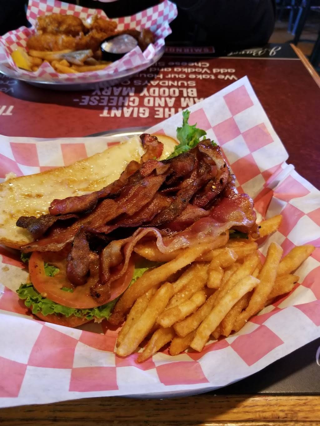 Wiscos Eau Claire | restaurant | 1920 S Hastings Way, Eau Claire, WI 54701, USA | 7158958542 OR +1 715-895-8542