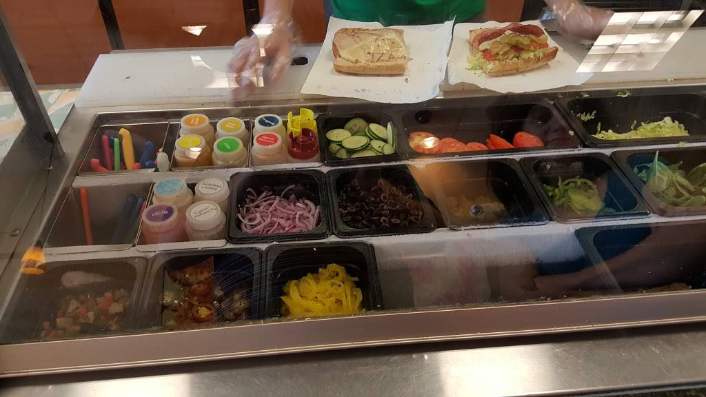 Subway Restaurants | restaurant | 493 S Weber Rd, Bolingbrook, IL 60490, USA | 6306792260 OR +1 630-679-2260