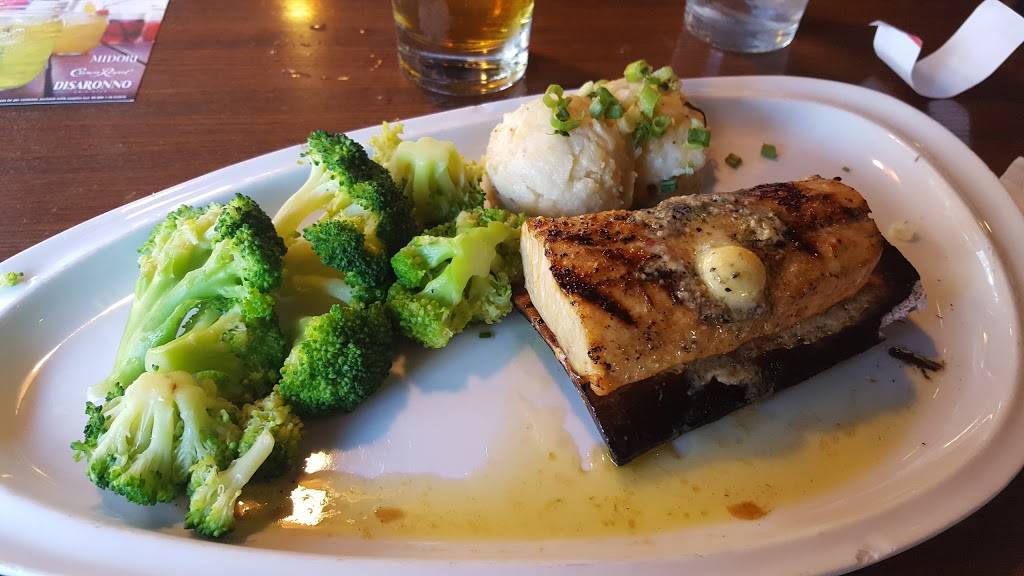 TGI Fridays | restaurant | 1077 E Herndon Ave, Fresno, CA 93710, USA | 5594358443 OR +1 559-435-8443