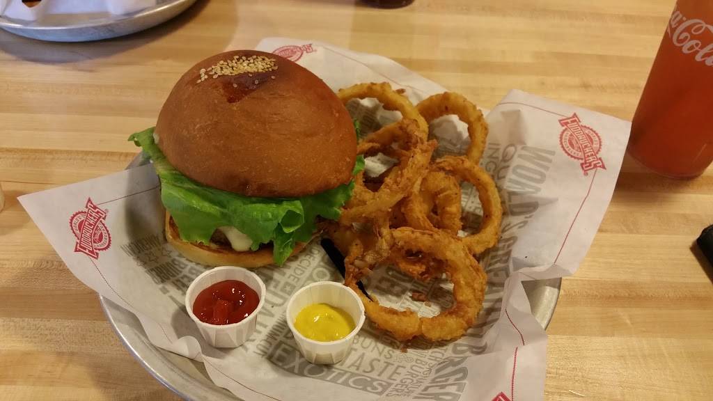 Fuddruckers | restaurant | 14000 Foulger Square, Woodbridge, VA 22192, USA | 5716596284 OR +1 571-659-6284