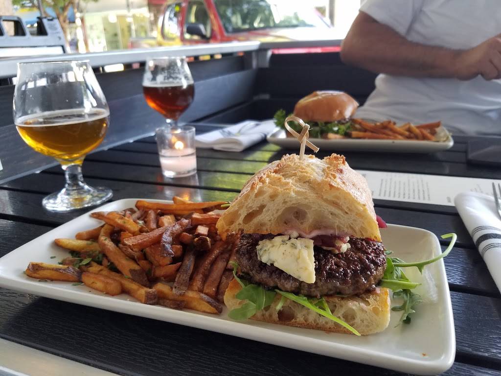 THE|COMMONS | restaurant | 49 W 10th St, Tracy, CA 95376, USA | 2098355040 OR +1 209-835-5040