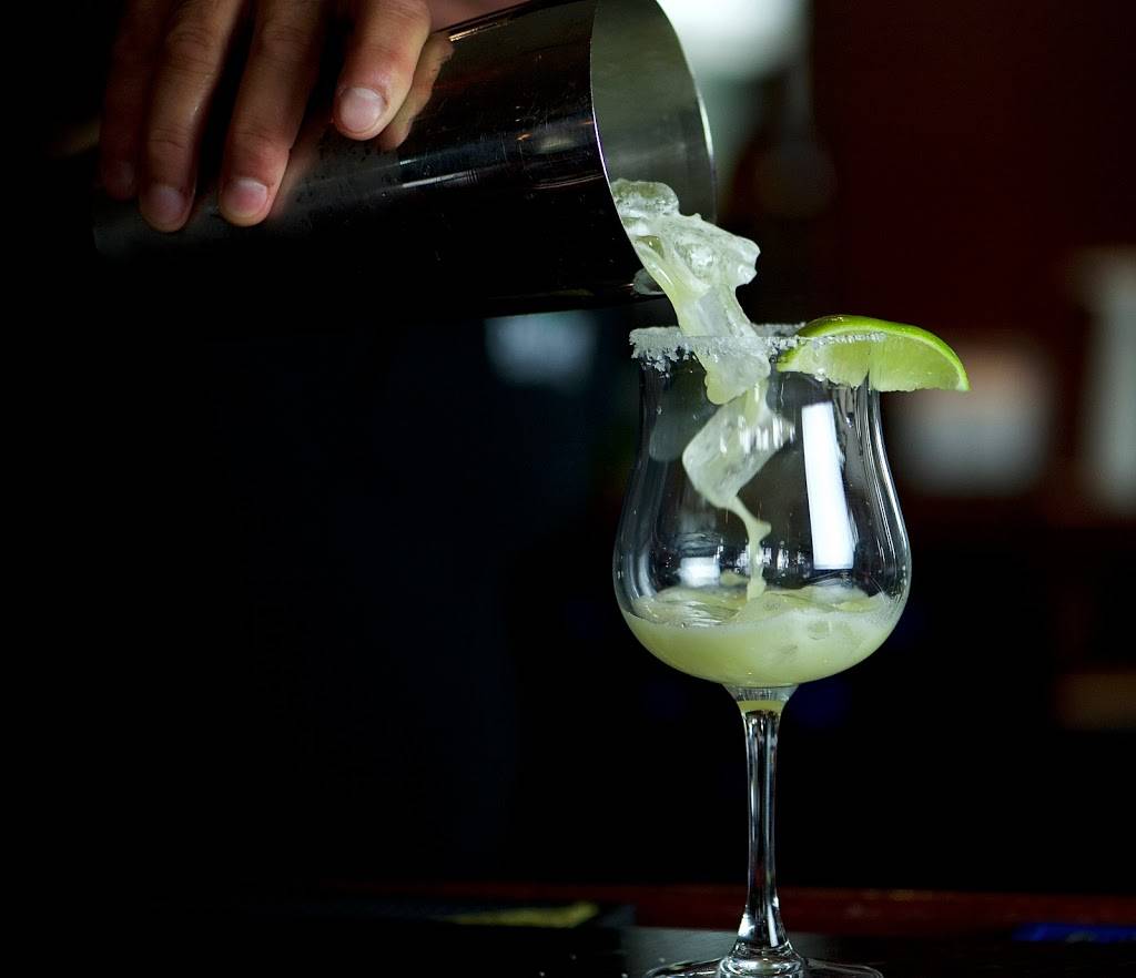 19th Hole Bar and Grill | restaurant | 5001 NW 104th Ave, Doral, FL 33178, USA | 3055918800 OR +1 305-591-8800