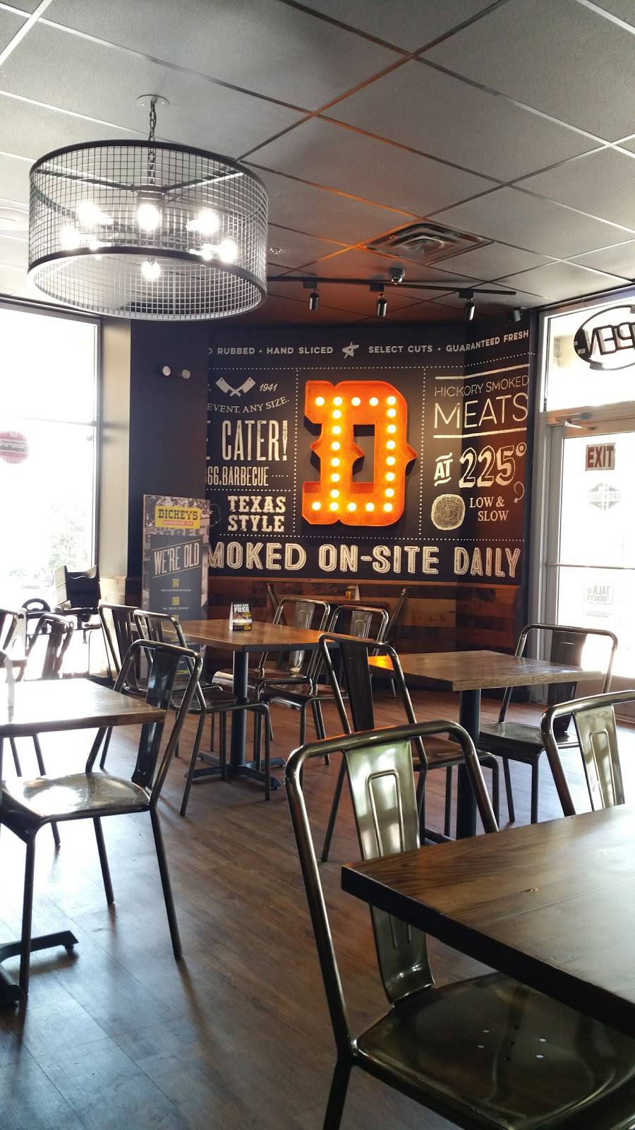Dickeys Barbecue Pit | restaurant | 2222 Medical District Dr, Dallas, TX 75235, USA | 4692940186 OR +1 469-294-0186