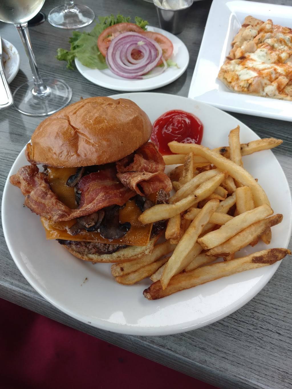 The Station Taphouse | restaurant | 194 W Ashland St, Doylestown, PA 18901, USA | 2153481663 OR +1 215-348-1663