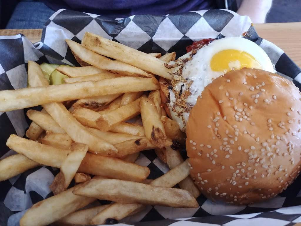 Cool Hand Dukes | restaurant | 30 Railroad St, New Milford, CT 06776, USA | 8607995400 OR +1 860-799-5400