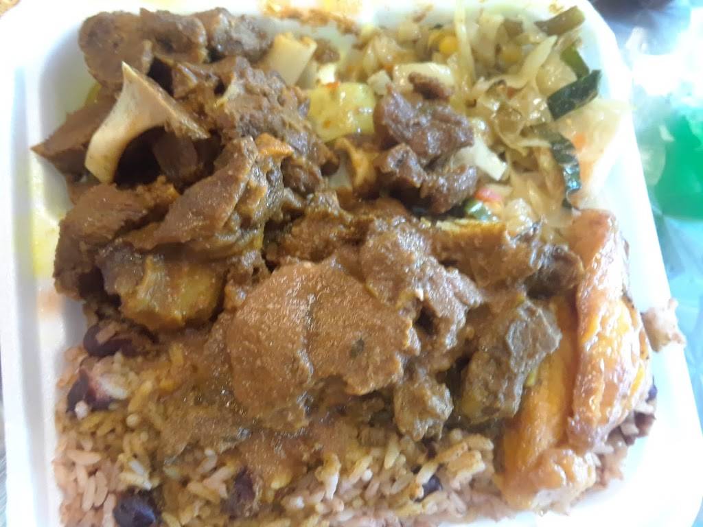 Golden Krust Caribbean Bakery & Grill | restaurant | 1020 FL-50, Clermont, FL 34711, USA | 3527085515 OR +1 352-708-5515