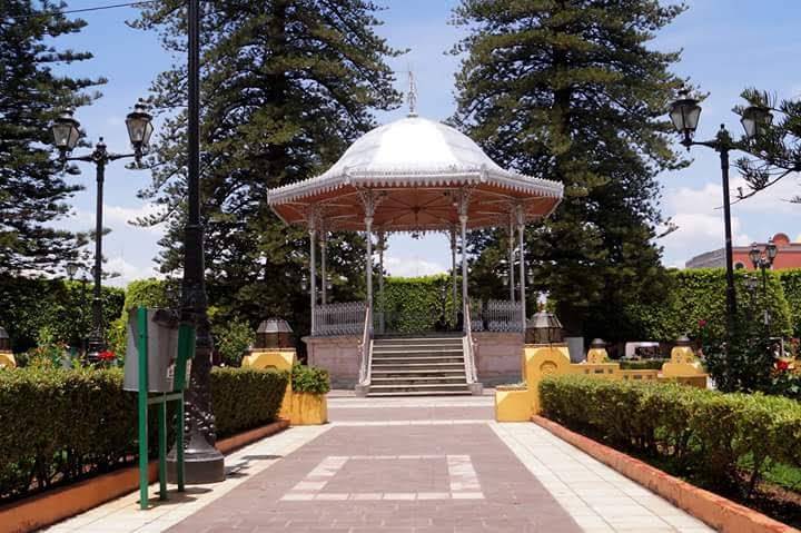 Paleteria Penjamo | restaurant | 188 S L St, Dinuba, CA 93618, USA | 5592851117 OR +1 559-285-1117