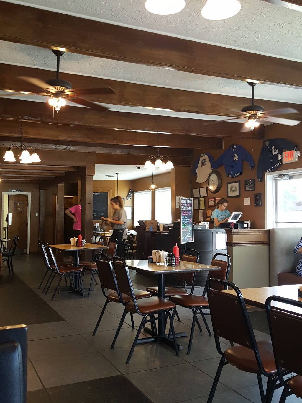 Waynes Grill | restaurant | 1033 E Main St, Livingston, TN 38570, USA | 9318234964 OR +1 931-823-4964