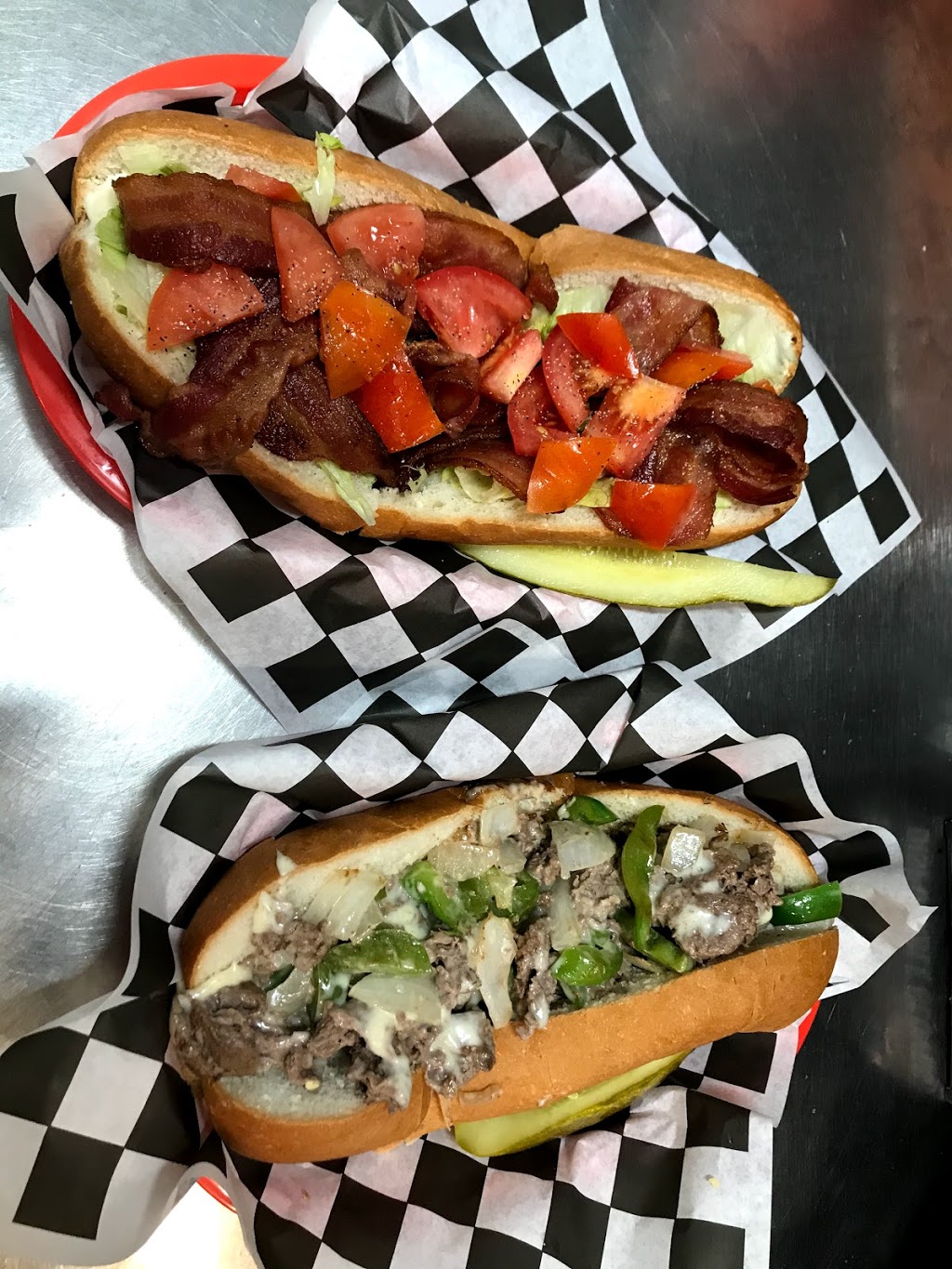 Skips | restaurant | 288 Narragansett Trail, Buxton, ME 04093, USA | 2079299985 OR +1 207-929-9985