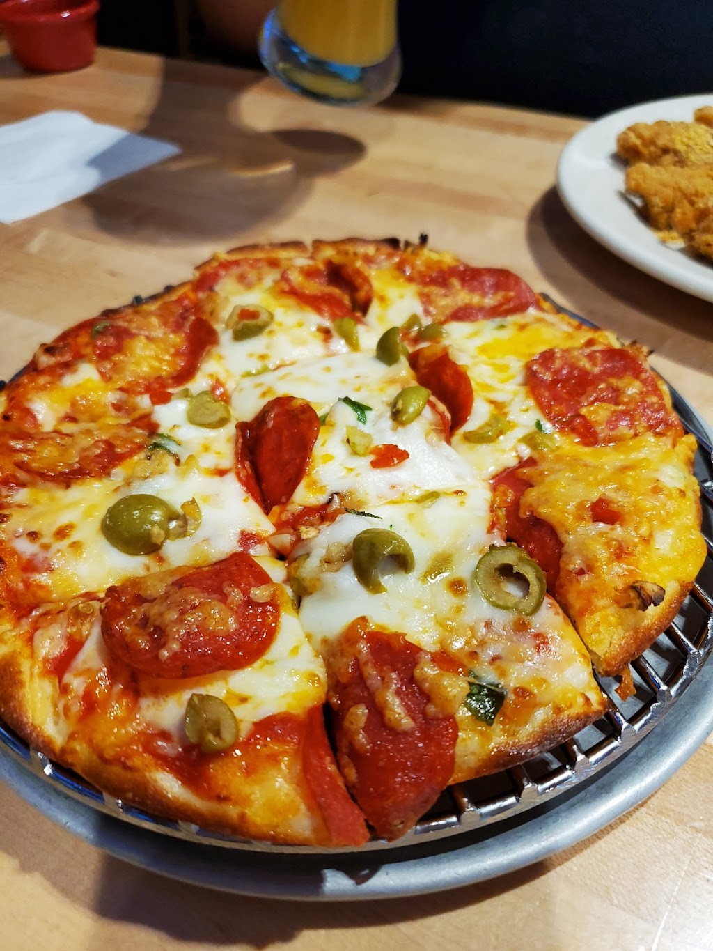 Old Chicago | restaurant | 3204 N Elizabeth St, Pueblo, CO 81008, USA | 7192951695 OR +1 719-295-1695