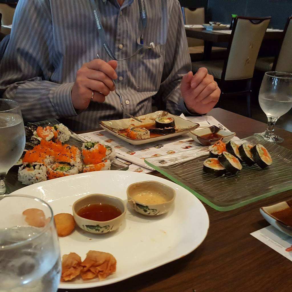 Sushi St-Laurent | restaurant | 1803 Rue Poirier, Saint-Laurent, QC H4L 5K8, Canada | 5143318666 OR +1 514-331-8666