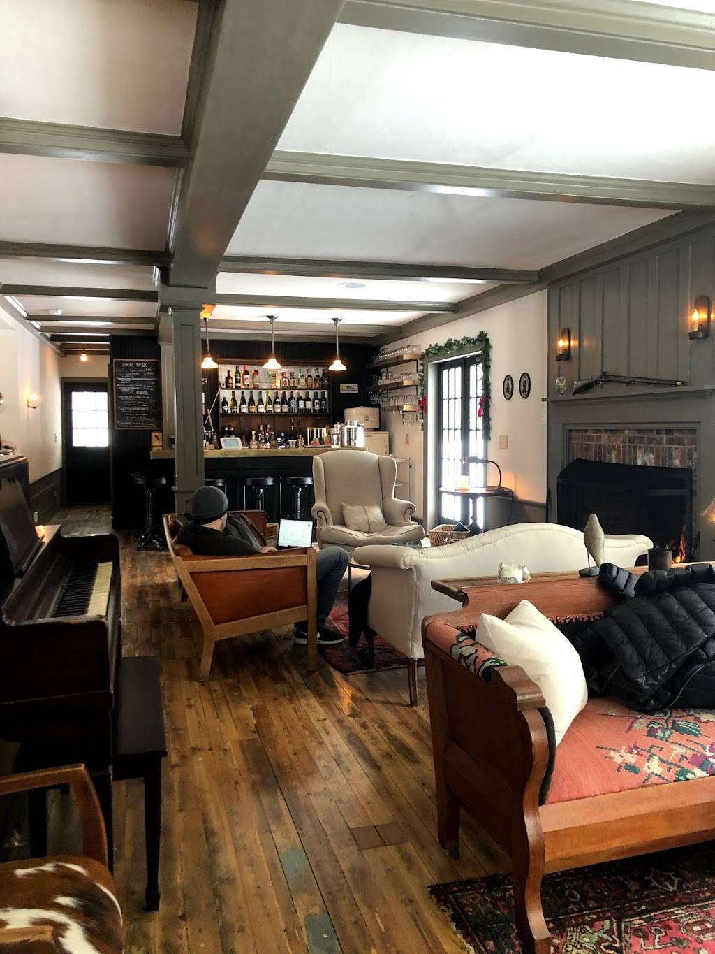 Stonehills | restaurant | 77 Mill Hook Rd, Accord, NY 12404, USA | 8453776015 OR +1 845-377-6015