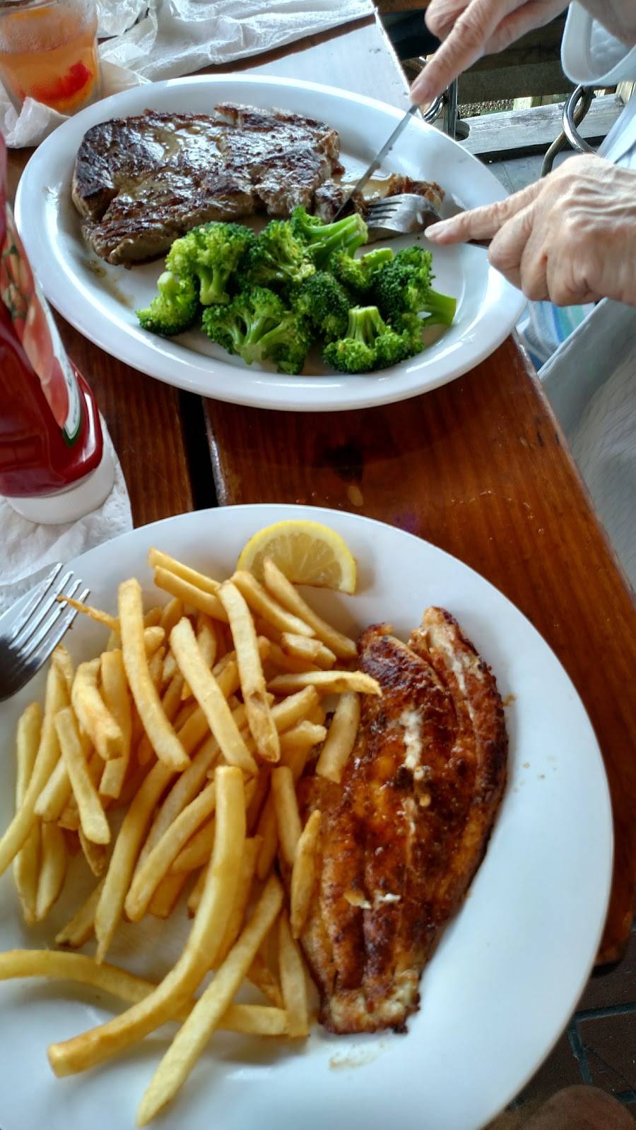 The Wharf Restaurant | restaurant | 2001 Pass a Grille Way, St Pete Beach, FL 33706, USA | 7273679469 OR +1 727-367-9469