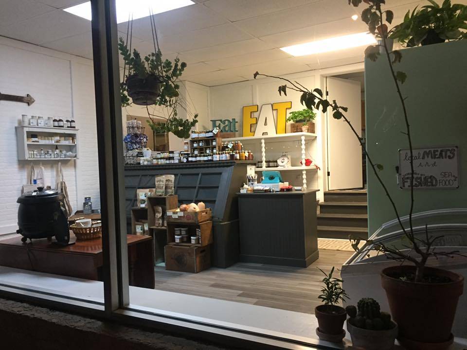 Chic Chic Marketplace | meal takeaway | 3937, 970 Wyoming Ave, Forty Fort, PA 18704, USA | 5702830813 OR +1 570-283-0813