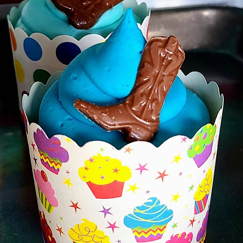 Kickn Kupcakes | restaurant | 411 FM2325, Wimberley, TX 78676, USA | 5128427686 OR +1 512-842-7686