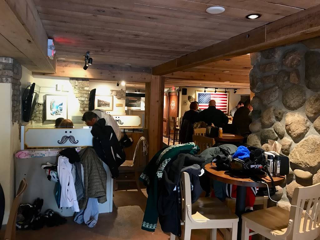 Whiskers Bar and Grill | restaurant | 1 Woodridge Rd, Glen Arbor, MI 49636, USA | 2313345215 OR +1 231-334-5215