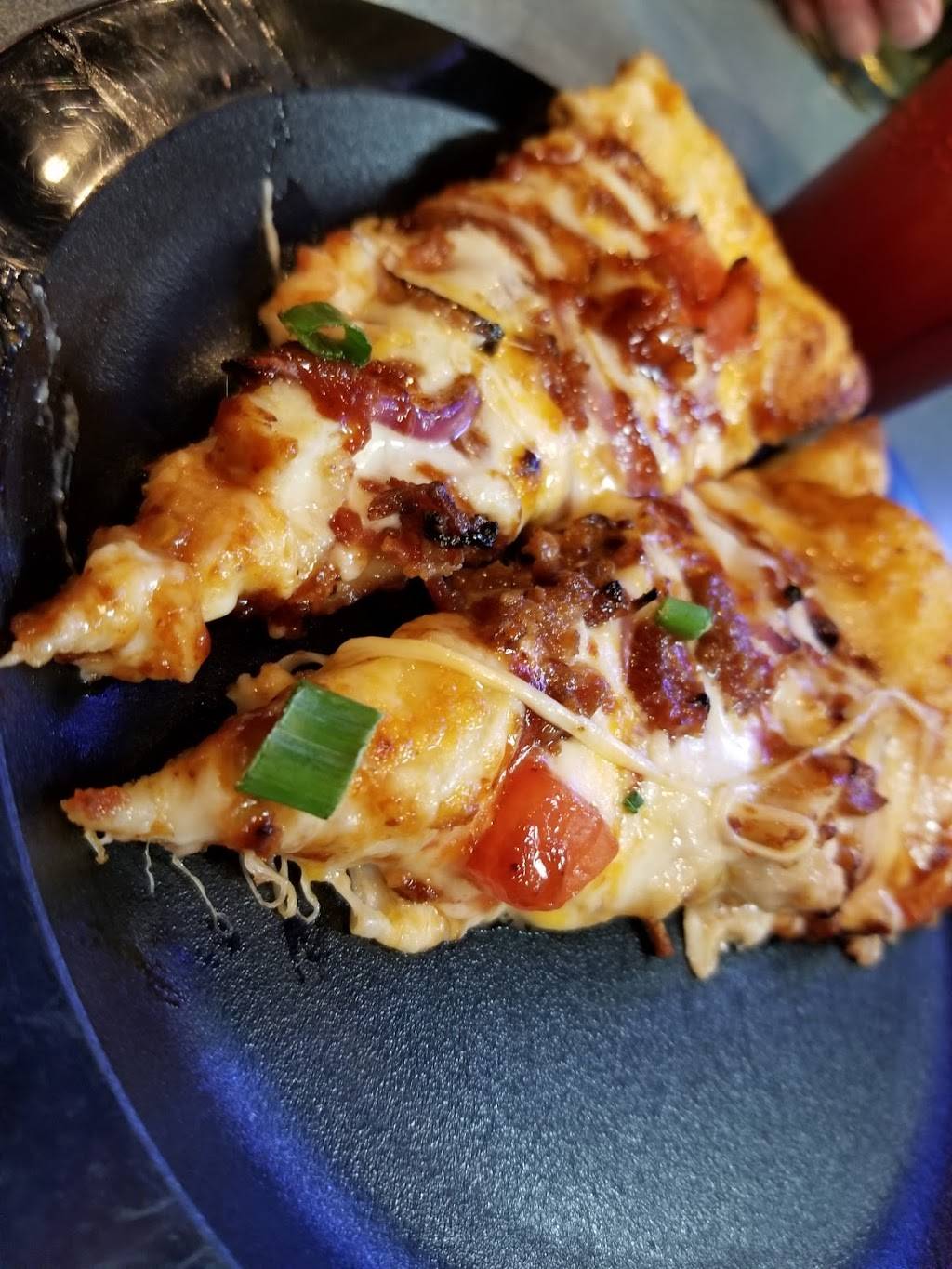 Round Table Pizza | meal delivery | 1062 Emerald Bay Rd, South Lake Tahoe, CA 96150, USA | 5305445500 OR +1 530-544-5500