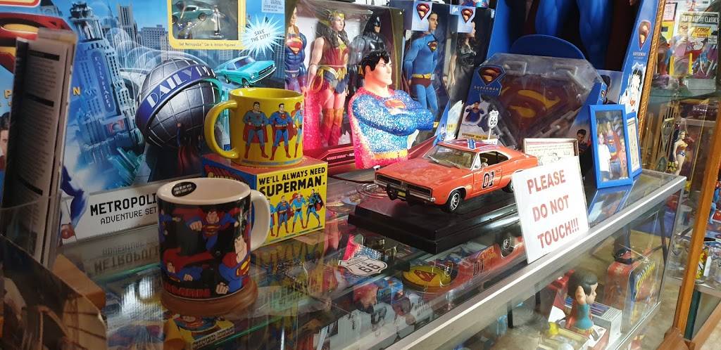 Superman icecream | restaurant | w 64835, 221 W Main St, Carterville, MO 64835, USA | 4173927405 OR +1 417-392-7405