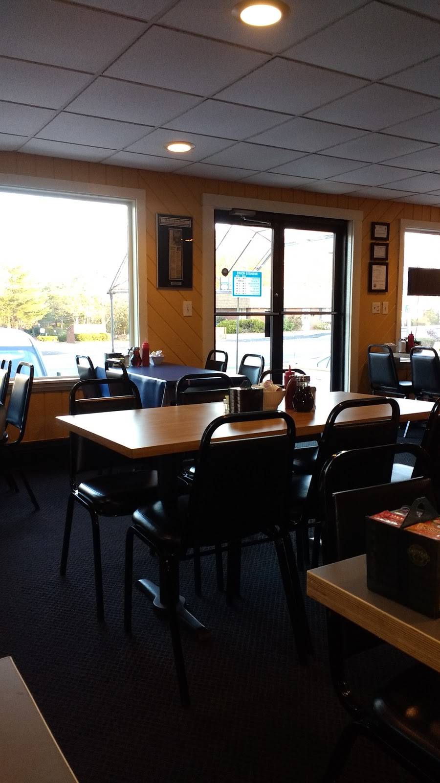 Simple Simons | restaurant | 744 Main St, South Portland, ME 04106, USA | 2077613900 OR +1 207-761-3900