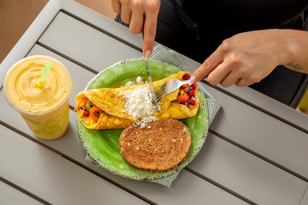 Smoothie Spot Doral | restaurant | 8351 NW 12th St, Doral, FL 33126, USA | 3053879886 OR +1 305-387-9886