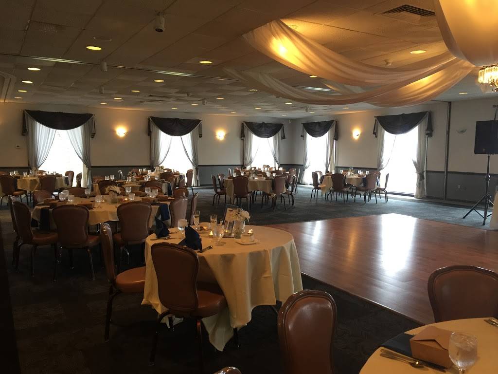 WestWood | restaurant | 825 Commonwealth Ave, West Mifflin, PA 15122, USA | 4124629555 OR +1 412-462-9555