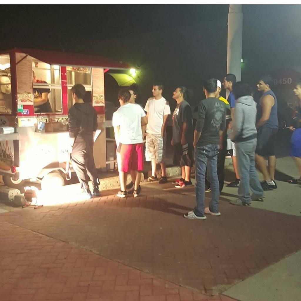 The Dog House Halal Grill hotdog stand | meal takeaway | 10450 Warren Ave, Dearborn, MI 48126, USA | 3132588825 OR +1 313-258-8825