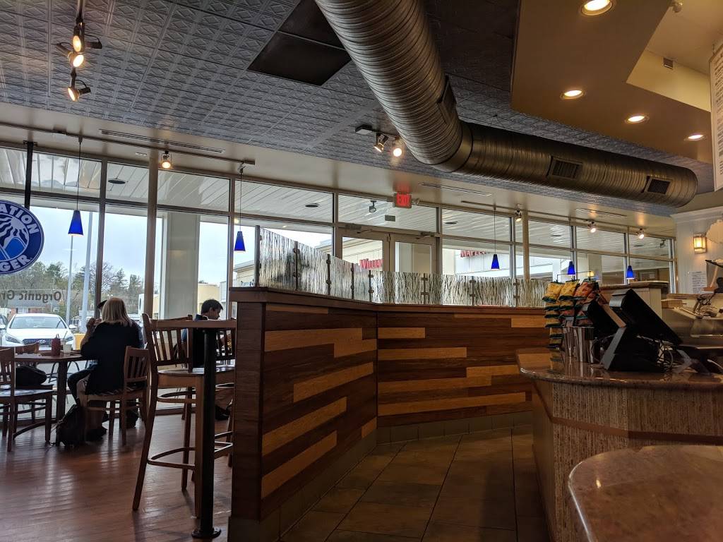 Elevation Burger | restaurant | 142 Branch Rd SE, Vienna, VA 22180, USA | 7038657277 OR +1 703-865-7277