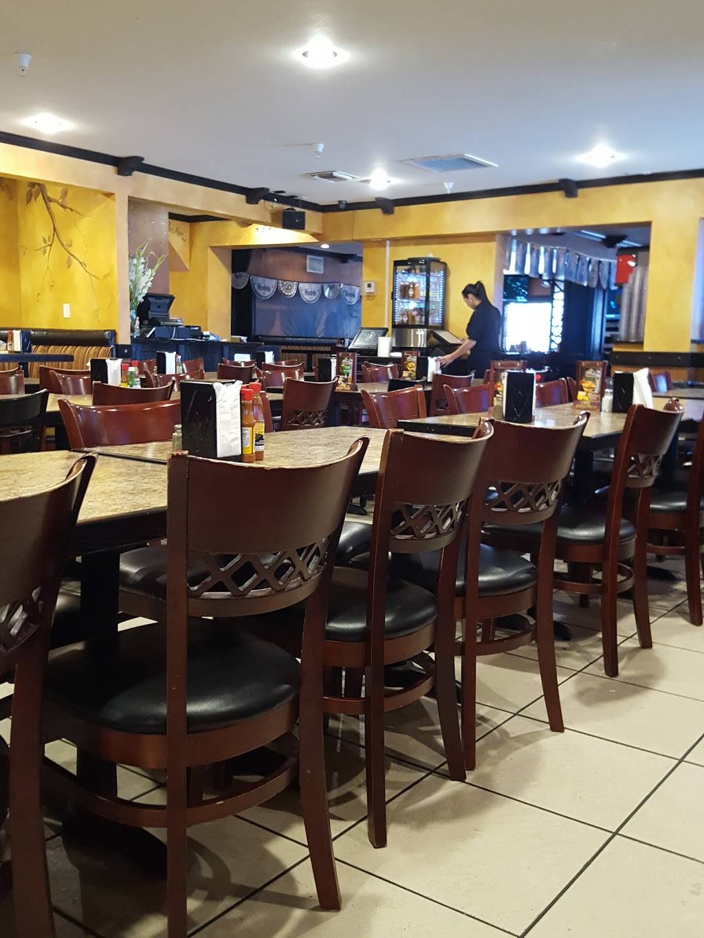 Mariscos Uruapan | restaurant | 10940 Limonite Ave, Mira Loma, CA 91752, USA | 9514795910 OR +1 951-479-5910