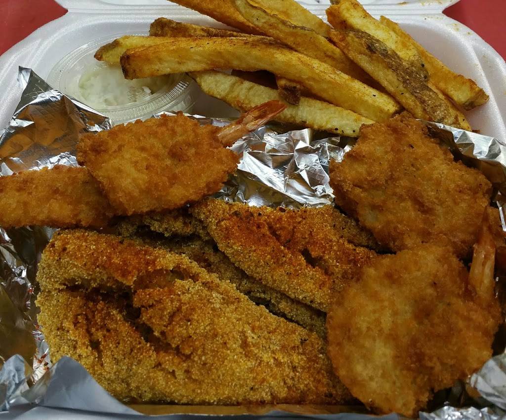 Ts Place | restaurant | 20005 Harvard Ave, Warrensville Heights, OH 44122, USA | 2168600411 OR +1 216-860-0411