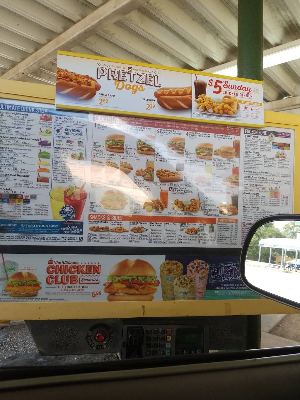 Sonic Drive-In | restaurant | 1815 Airport Blvd, Austin, TX 78702, USA | 5124748511 OR +1 512-474-8511