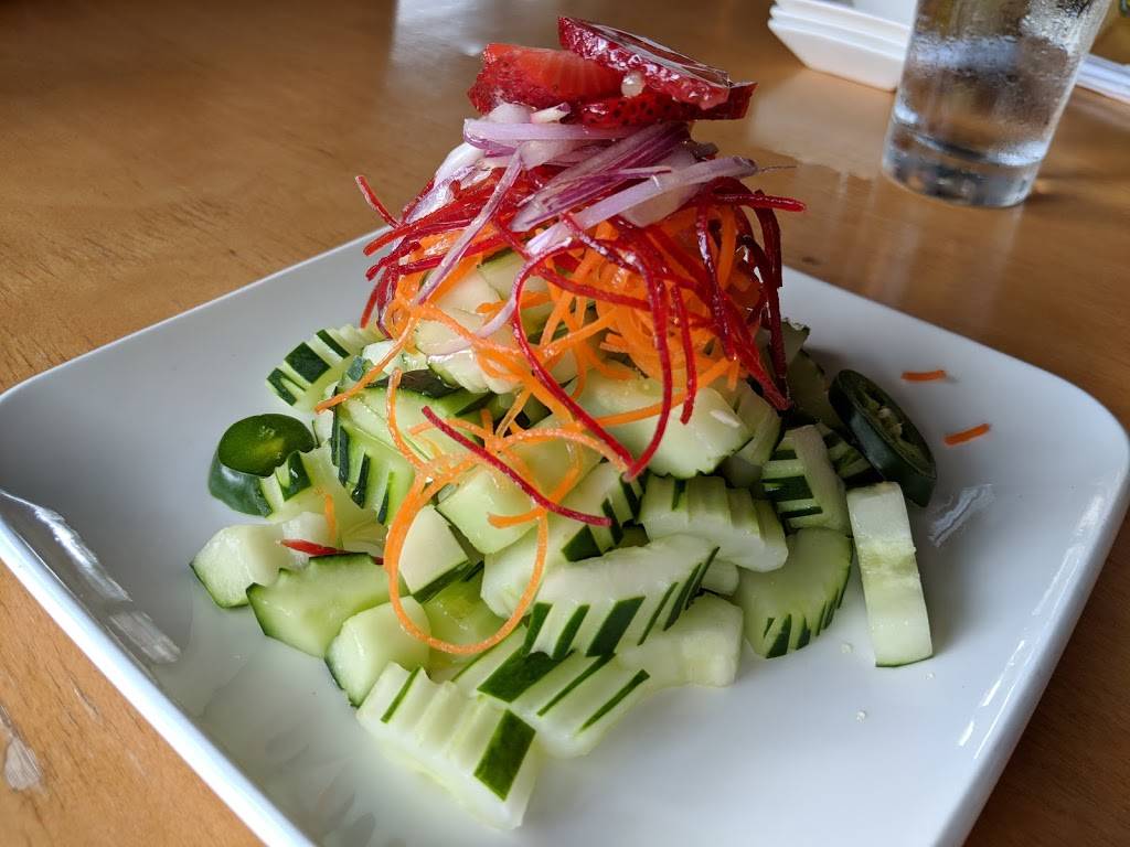 Fin Sushi Bar | restaurant | 1742 W Wilson Ave, Chicago, IL 60640, USA | 7739617452 OR +1 773-961-7452