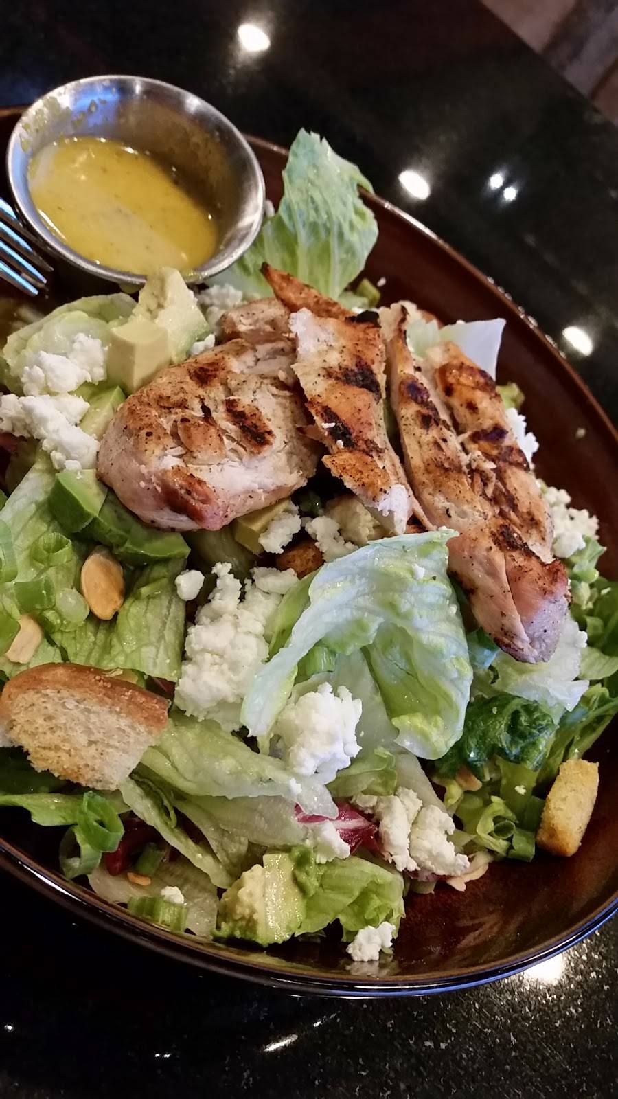 Giffords Kitchen and Social | restaurant | 2300 Bushwood Dr, Elgin, IL 60124, USA | 8476493900 OR +1 847-649-3900