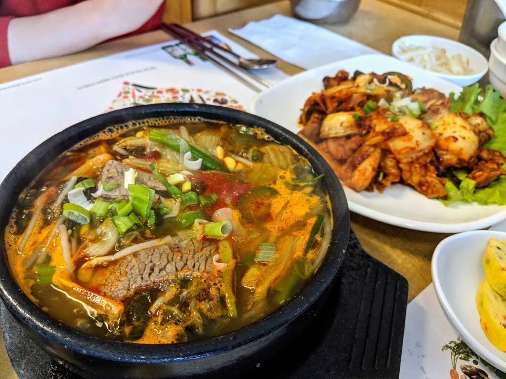 Moms House | restaurant | 3126 W 8th St, Los Angeles, CA 90012, USA | 2134808625 OR +1 213-480-8625