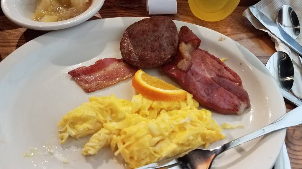 Cracker Barrel Old Country Store | restaurant | 796 Business Park Dr, Prattville, AL 36066, USA | 3343659600 OR +1 334-365-9600