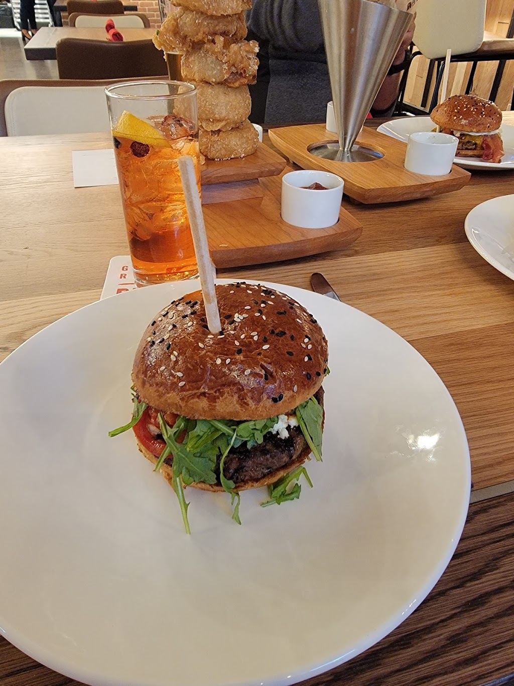 Gordon Ramsay Burger | restaurant | 2 E Ontario St, Chicago, IL 60611, USA | 3129718931 OR +1 312-971-8931