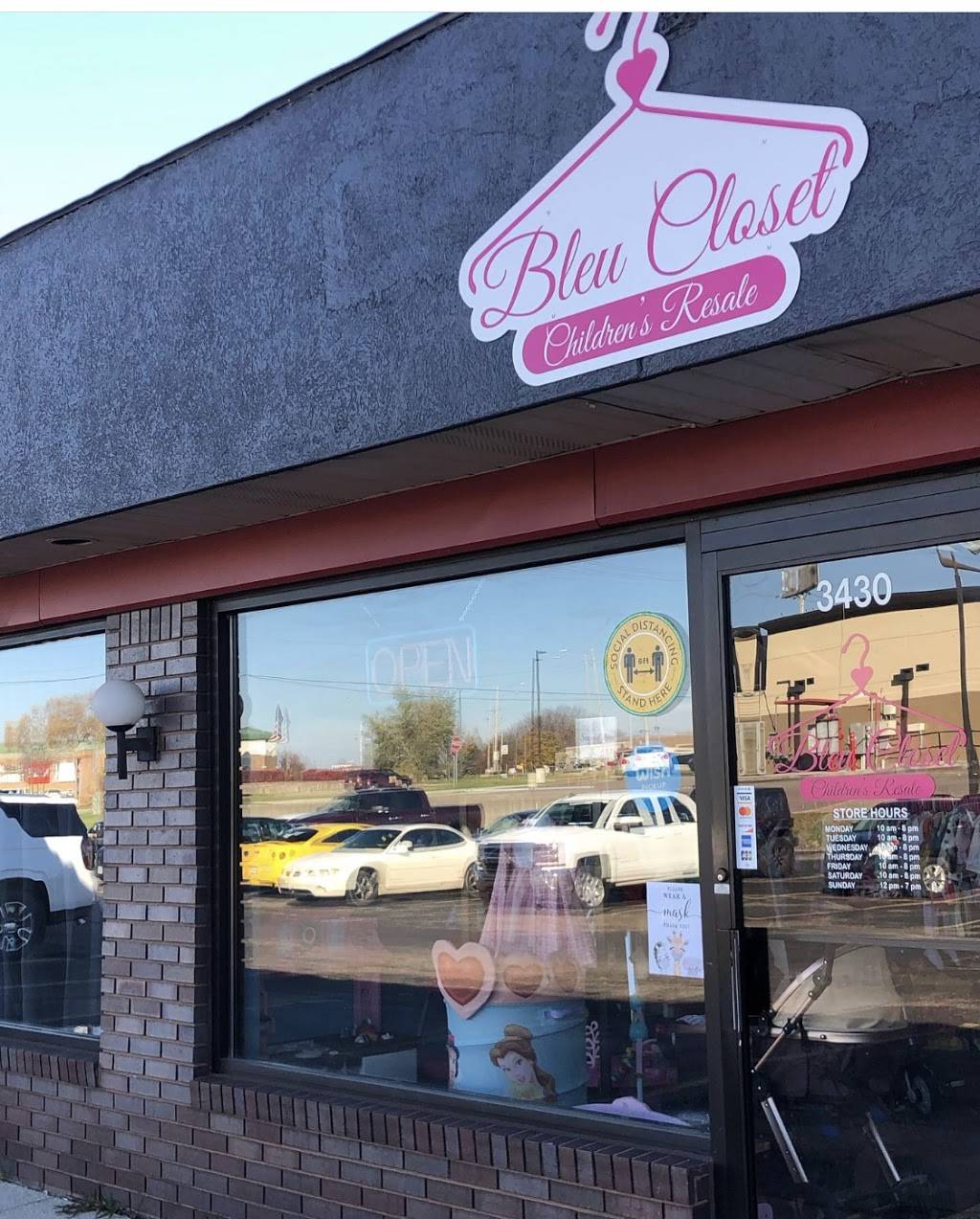 Bleu Closet | meal takeaway | 3430 S Linden Rd, Flint, MI 48507, USA | 8104077313 OR +1 810-407-7313