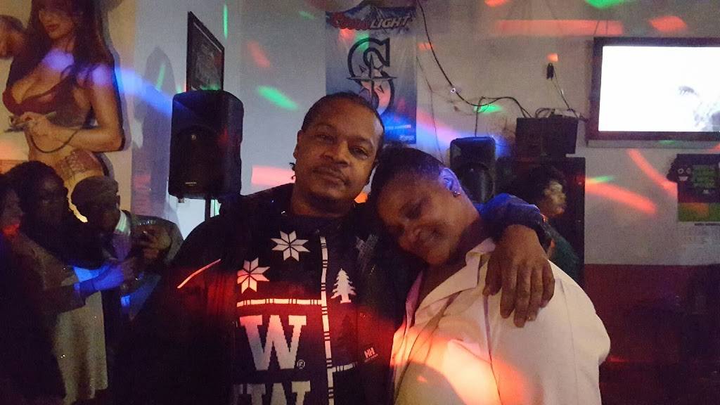 Souvannys Tavern | restaurant | 9501 Rainier Ave S, Seattle, WA 98118, USA | 2067602263 OR +1 206-760-2263