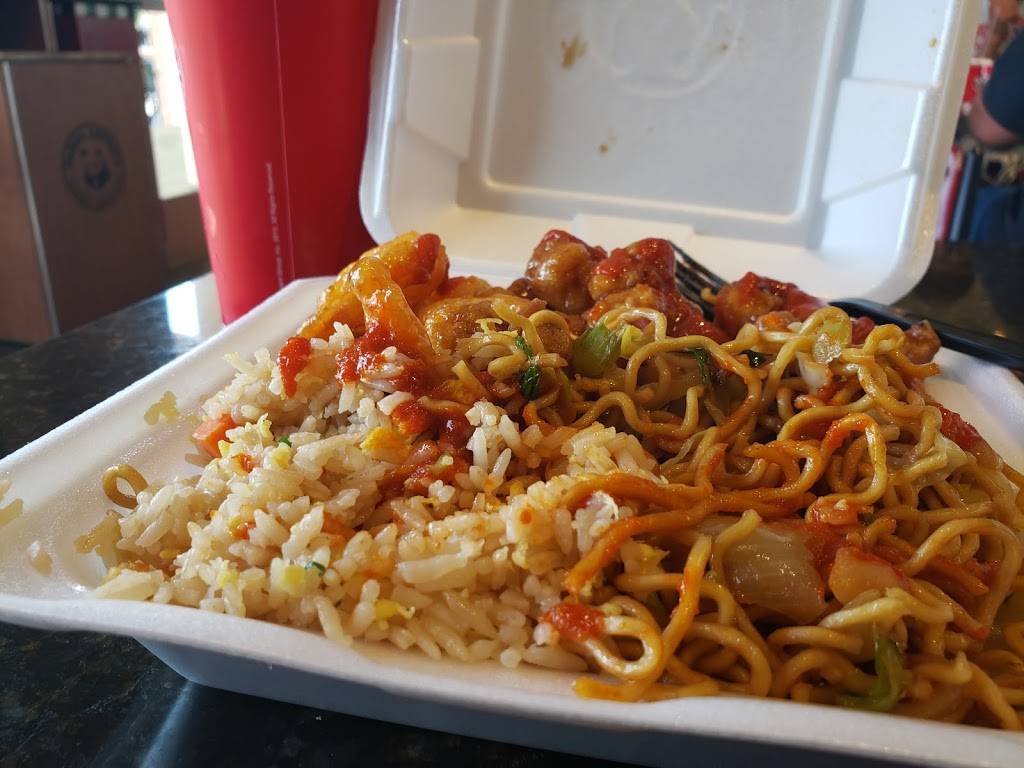 Panda Express | meal takeaway | 640 W El Monte Way, Dinuba, CA 93618, USA | 5595913872 OR +1 559-591-3872