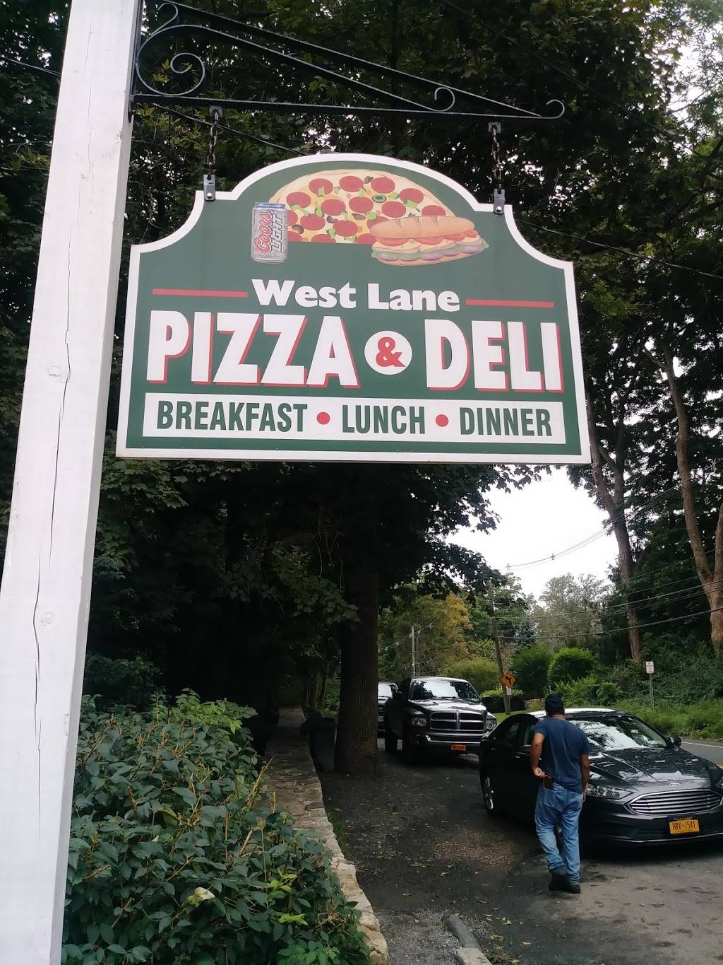 West Lane Pizza & Deli | restaurant | 127 West Ln, Ridgefield, CT 06877, USA | 2034387870 OR +1 203-438-7870