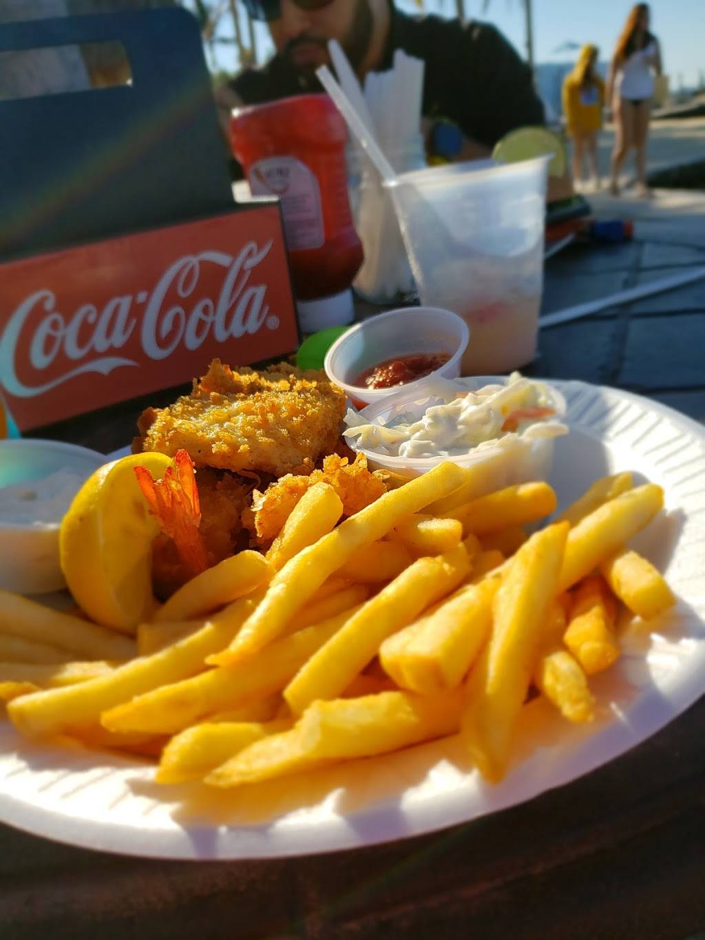 Lobster Crawl Bar and Grill | restaurant | 70001 Overseas Hwy, Marathon, FL 33050, USA | 3056645252 OR +1 305-664-5252