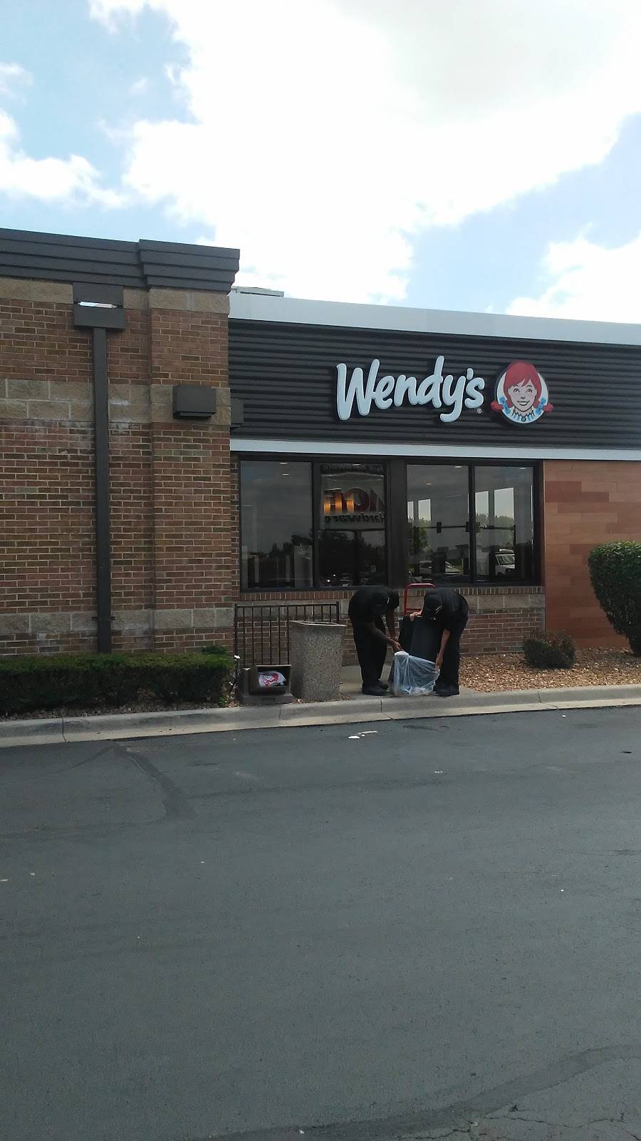 Wendys | restaurant | 16737 South La Grange Road, Orland Hills, IL 60487, USA | 7084032189 OR +1 708-403-2189